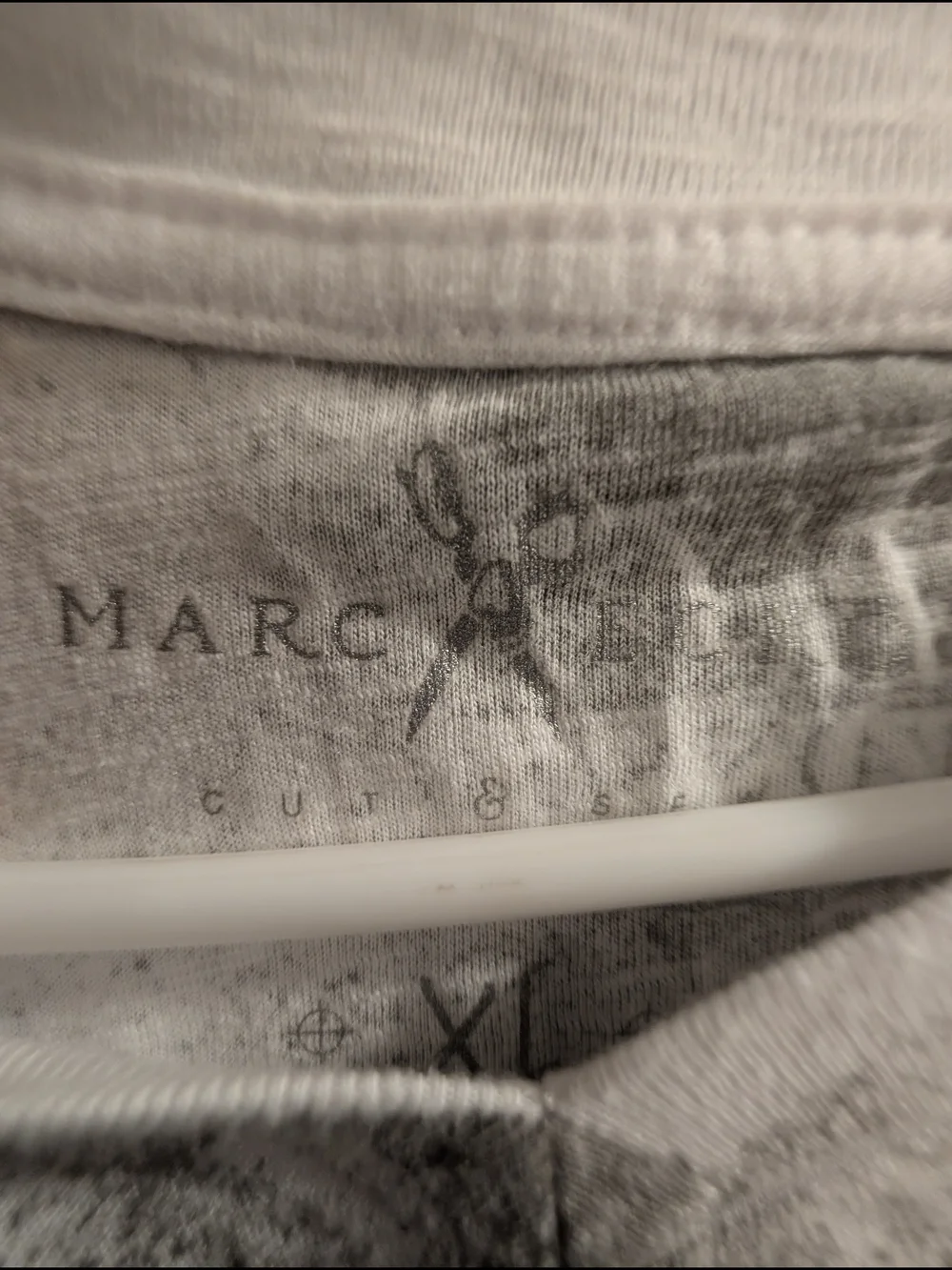 Marc Ecko Cut & Sew Men's XL Cotton V-Neck Graphic Print Tee White/Gray